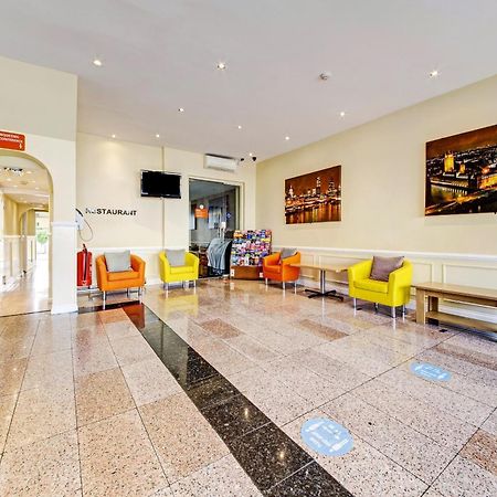 Oyo Bostons Manor Hotel, Hanwell London Greenford  Eksteriør billede