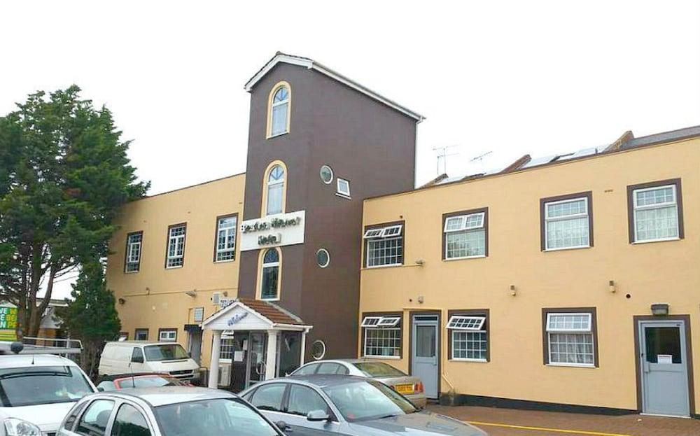 Oyo Bostons Manor Hotel, Hanwell London Greenford  Eksteriør billede