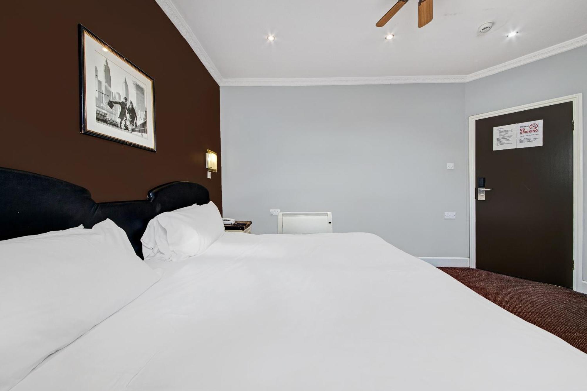 Oyo Bostons Manor Hotel, Hanwell London Greenford  Eksteriør billede