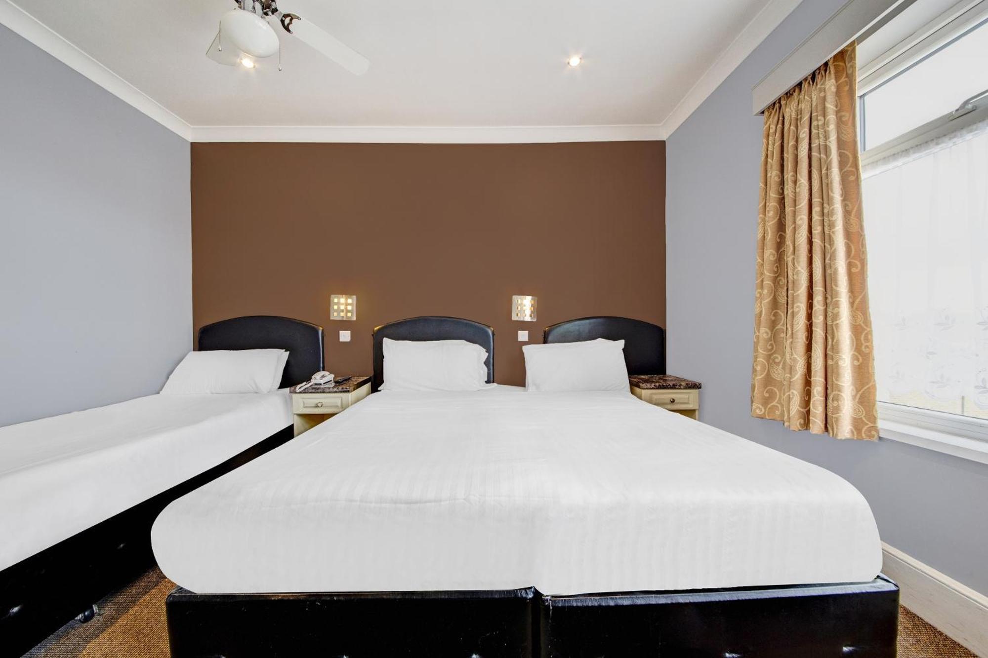 Oyo Bostons Manor Hotel, Hanwell London Greenford  Eksteriør billede