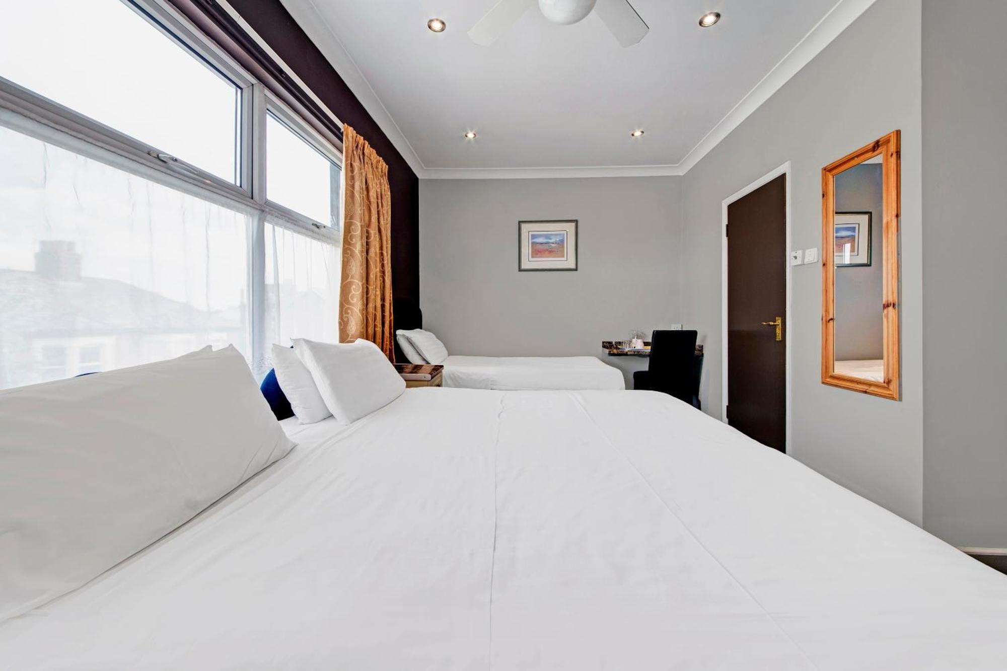 Oyo Bostons Manor Hotel, Hanwell London Greenford  Eksteriør billede