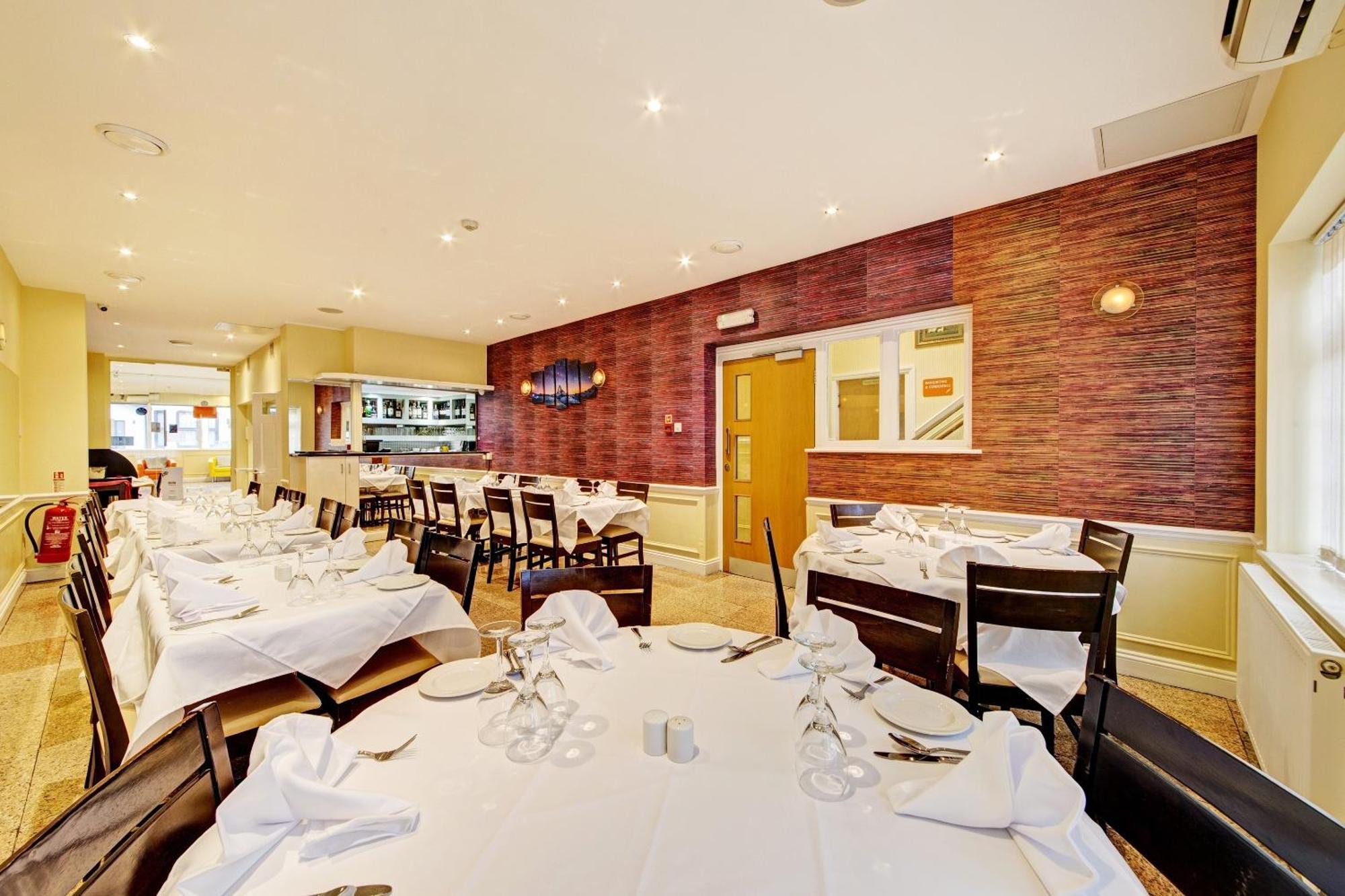 Oyo Bostons Manor Hotel, Hanwell London Greenford  Eksteriør billede