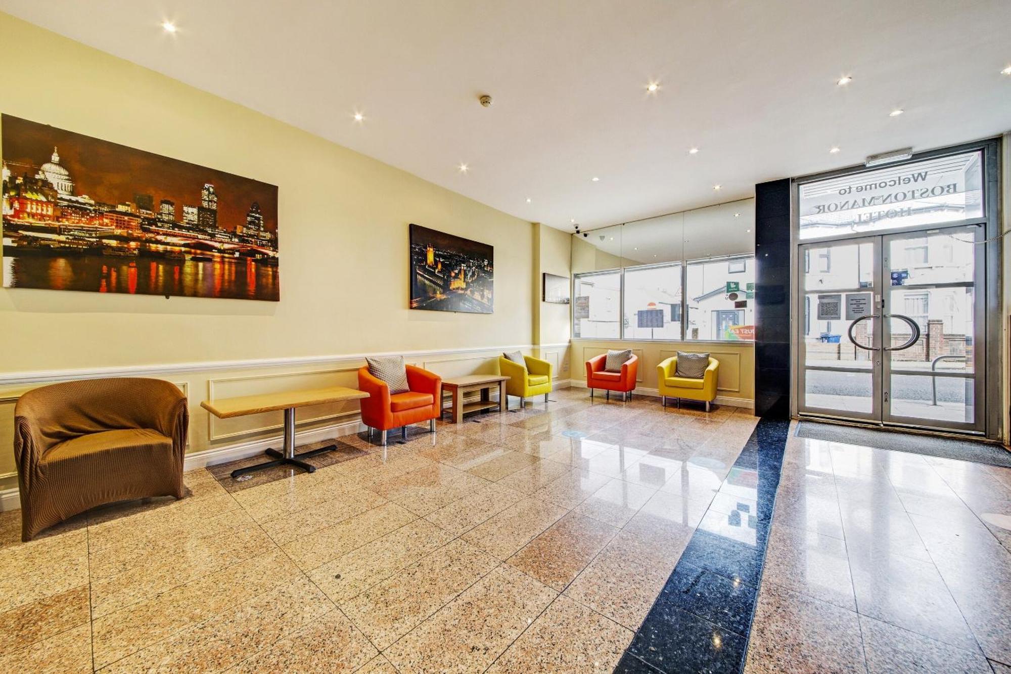 Oyo Bostons Manor Hotel, Hanwell London Greenford  Eksteriør billede