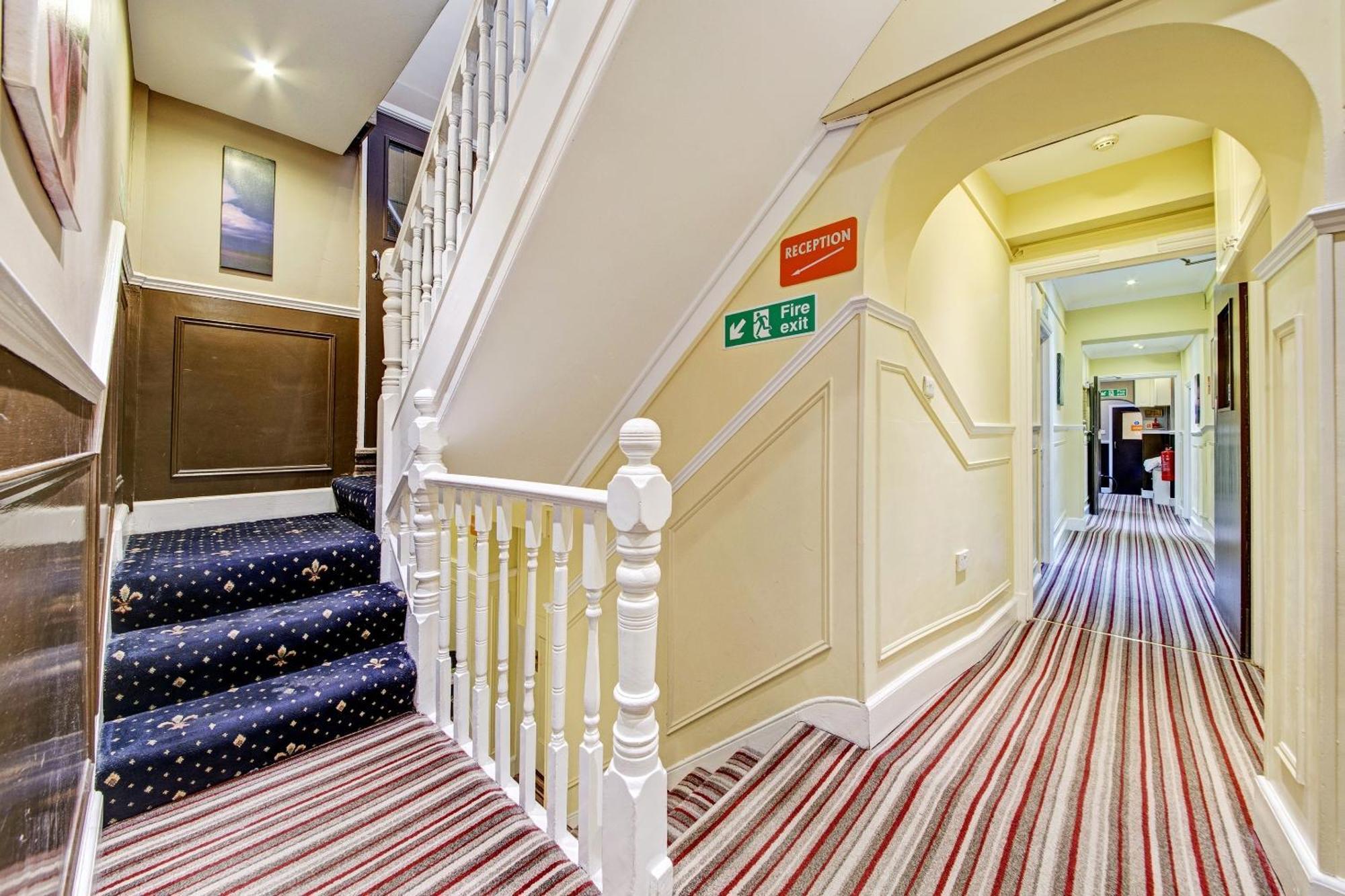 Oyo Bostons Manor Hotel, Hanwell London Greenford  Eksteriør billede