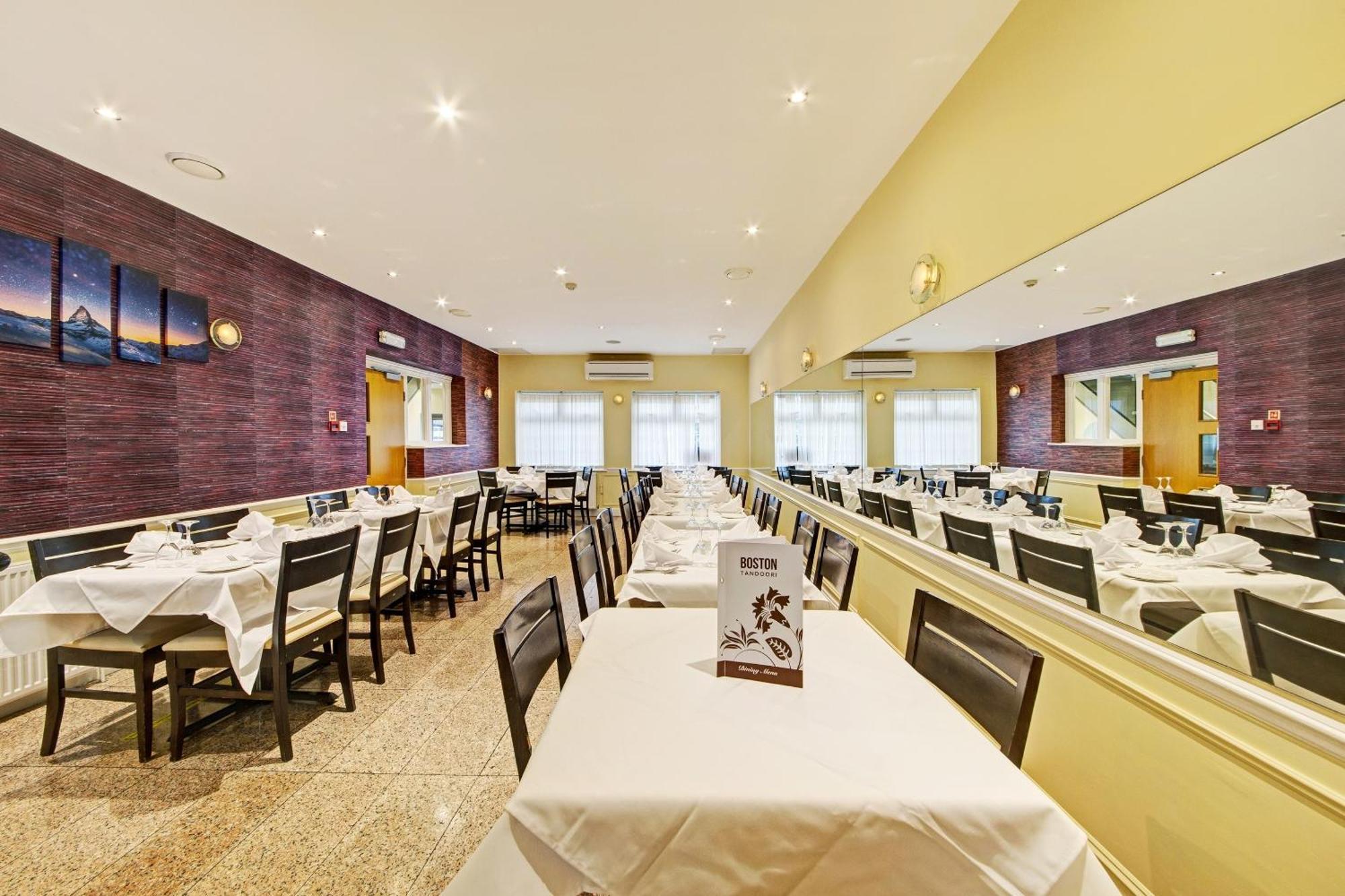 Oyo Bostons Manor Hotel, Hanwell London Greenford  Eksteriør billede