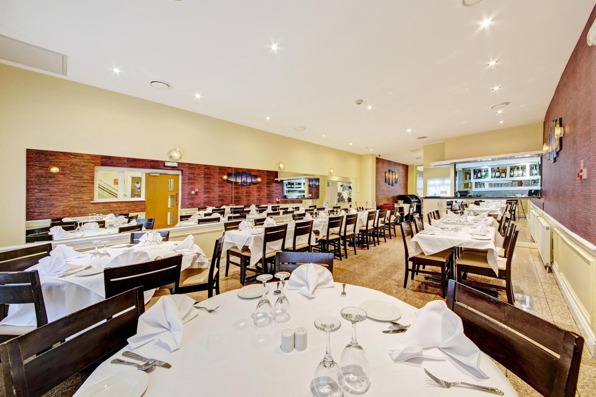 Oyo Bostons Manor Hotel, Hanwell London Greenford  Eksteriør billede