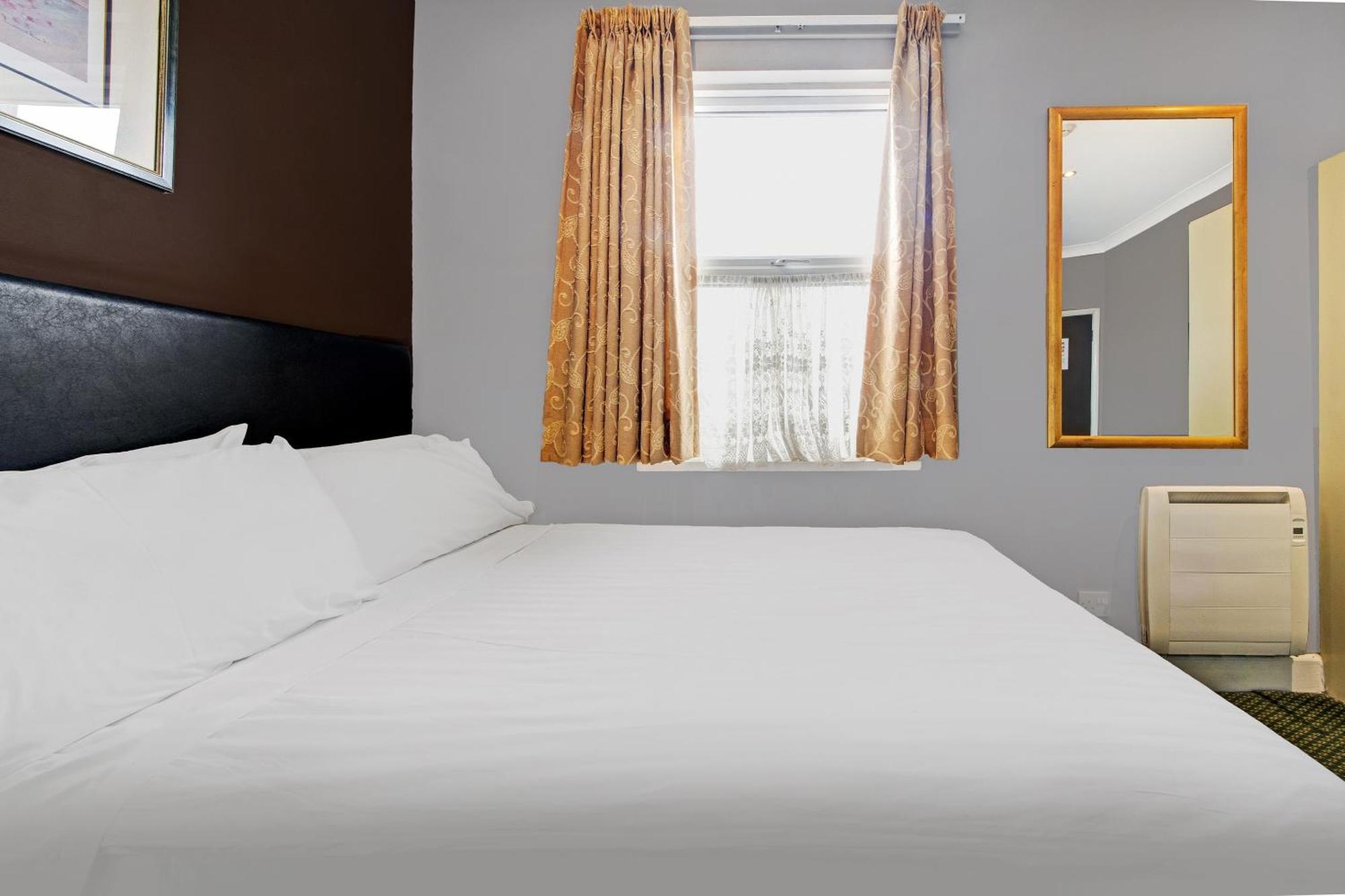 Oyo Bostons Manor Hotel, Hanwell London Greenford  Eksteriør billede