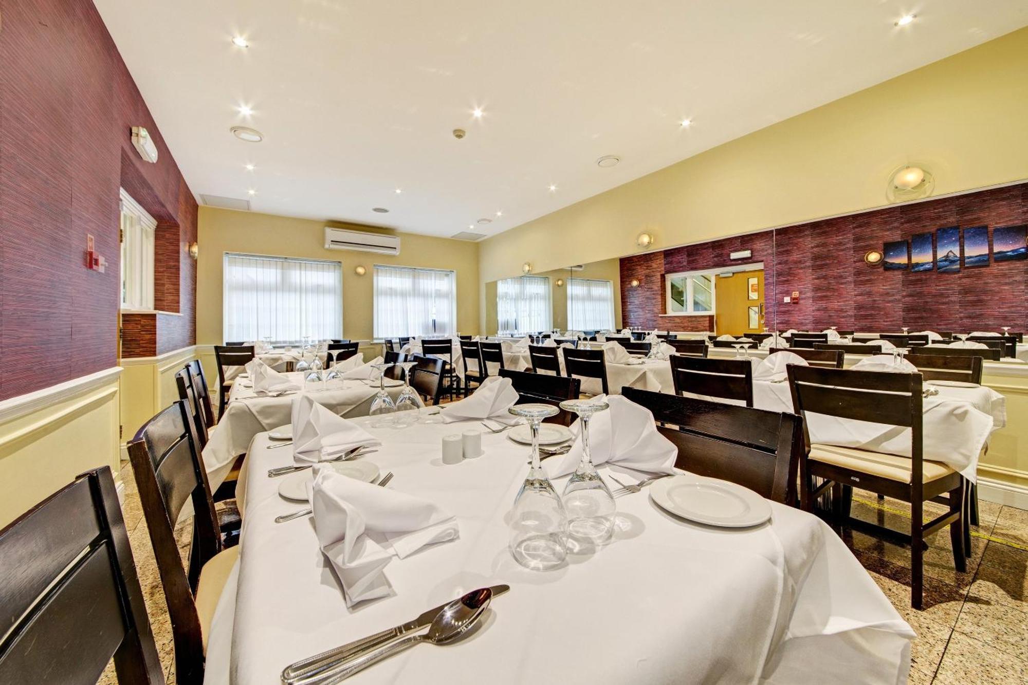 Oyo Bostons Manor Hotel, Hanwell London Greenford  Eksteriør billede