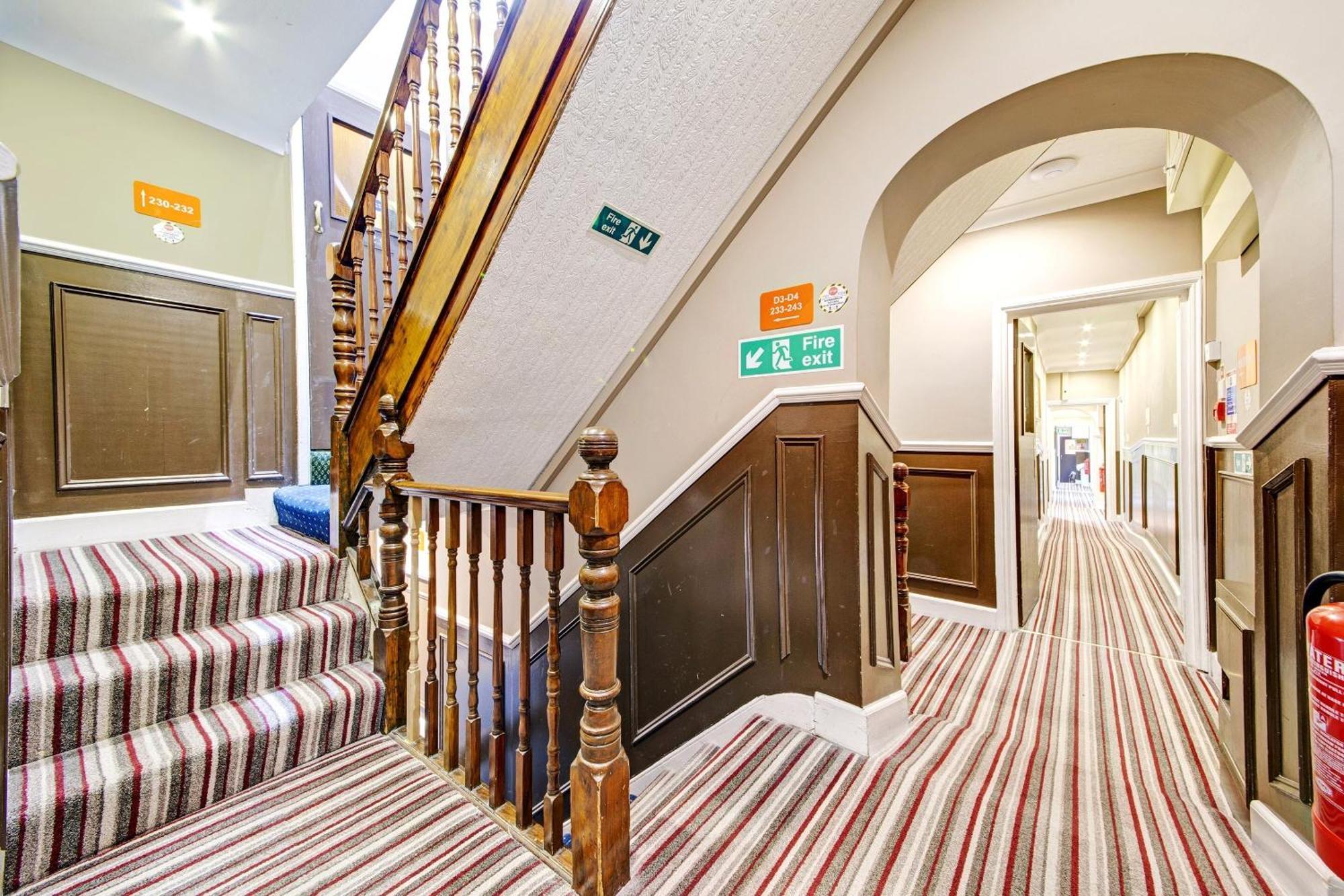 Oyo Bostons Manor Hotel, Hanwell London Greenford  Eksteriør billede