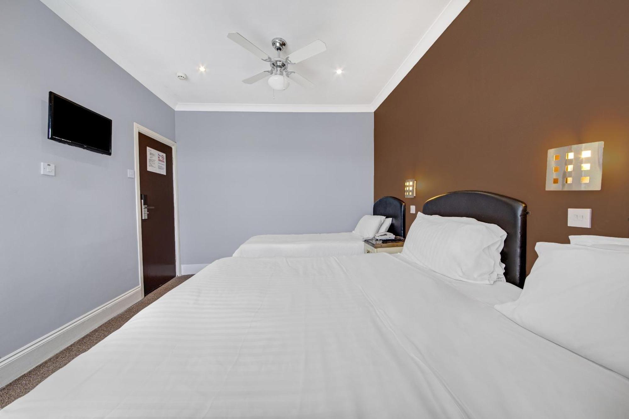 Oyo Bostons Manor Hotel, Hanwell London Greenford  Eksteriør billede