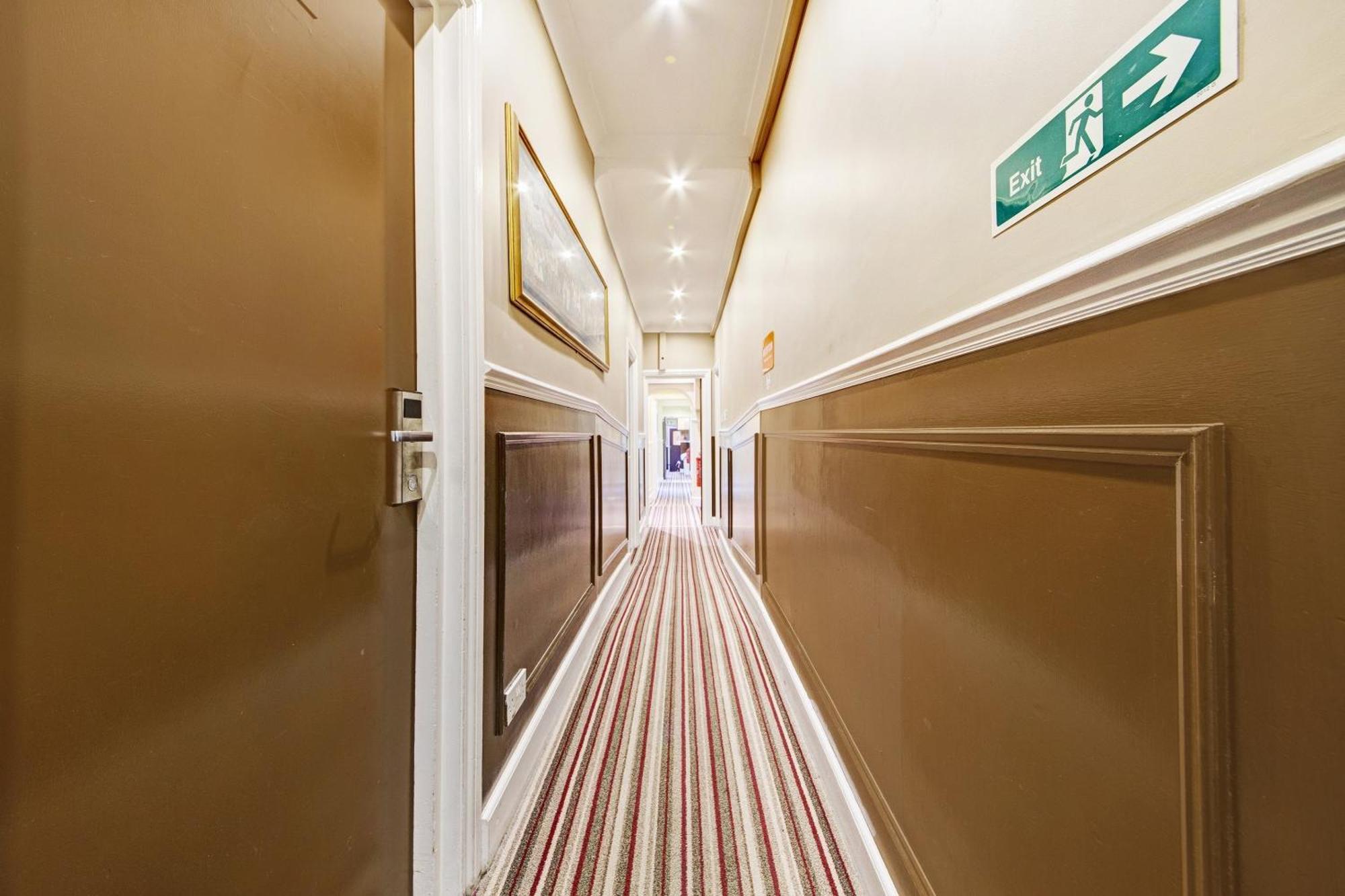 Oyo Bostons Manor Hotel, Hanwell London Greenford  Eksteriør billede