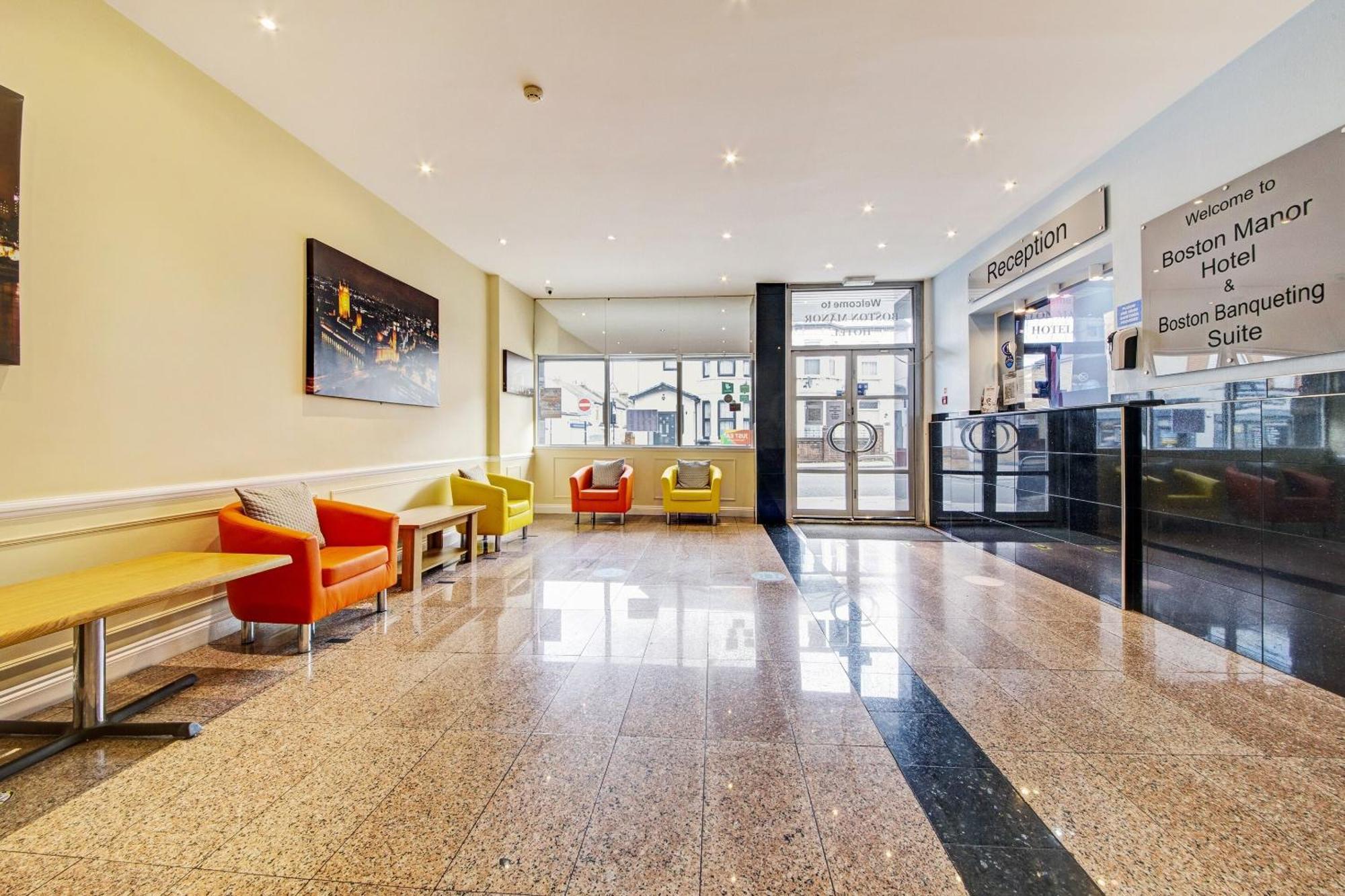 Oyo Bostons Manor Hotel, Hanwell London Greenford  Eksteriør billede